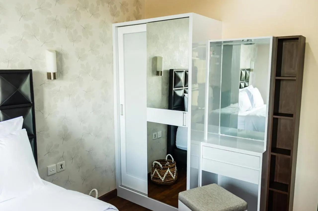 Grace Apartment Bali - A Cozy 2 Bedrooms Apartment In Sunset Road Legian  0*, Legian (Bali)